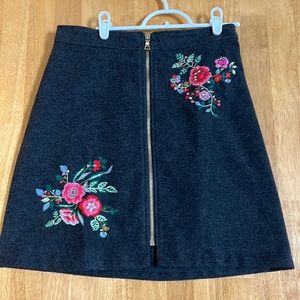 Loft floral skirt with front zipper. Size 2. Like new.